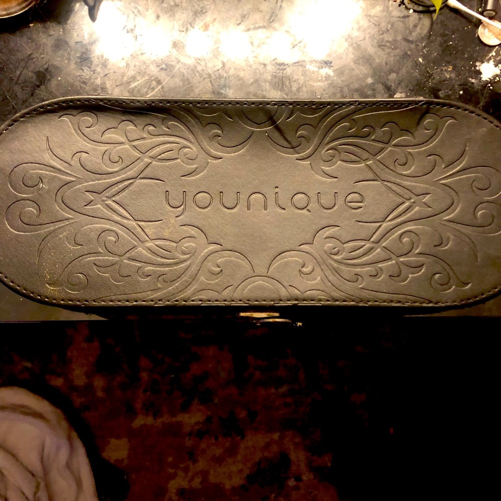 Younique box + full makeup brush set